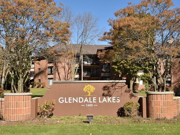 1600 Green Tree ROAD, Unit 202, Glendale, WI 53209