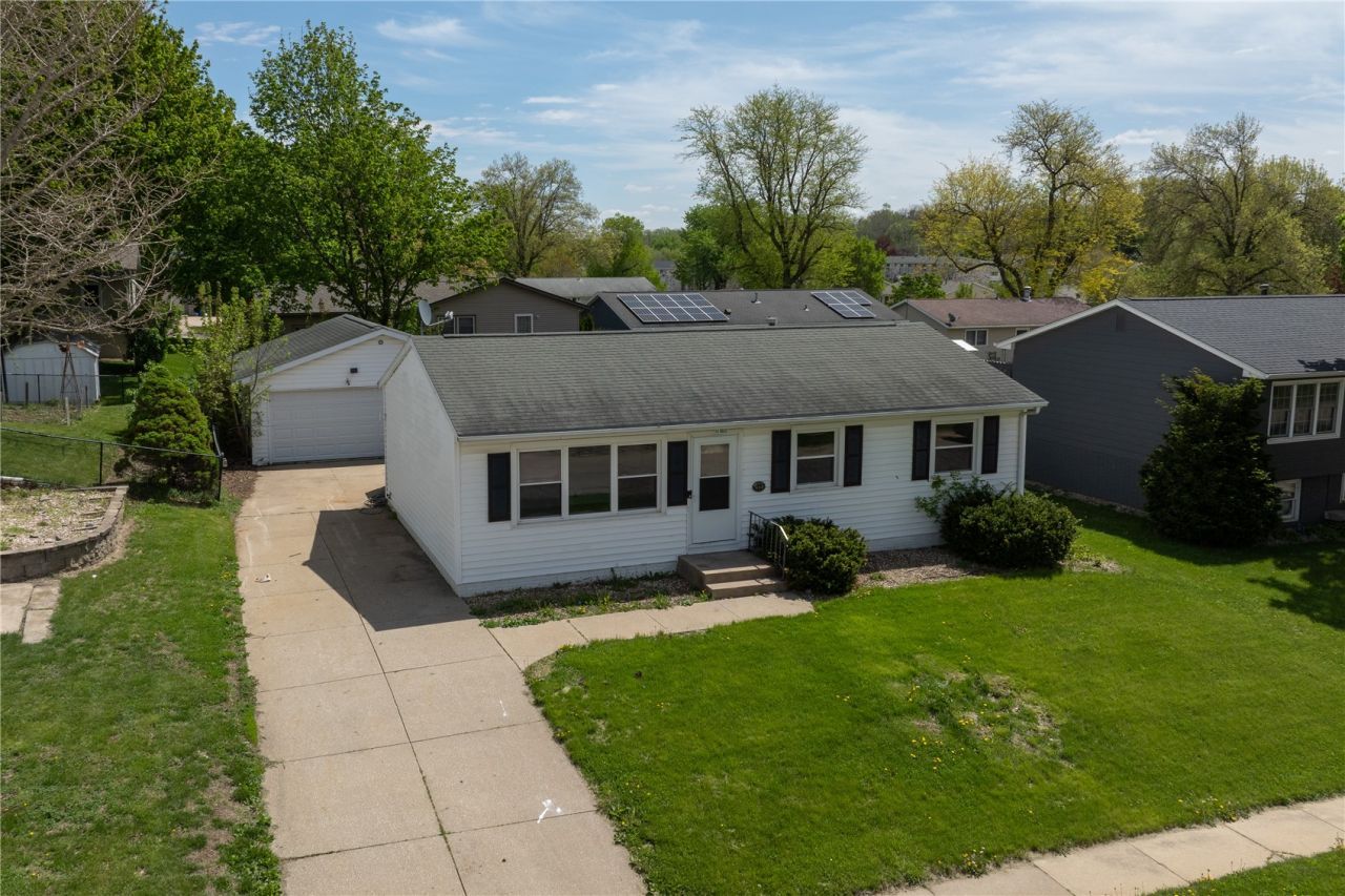 1625 South View Nw, Cedar Rapids, IA 52405 Main Photo