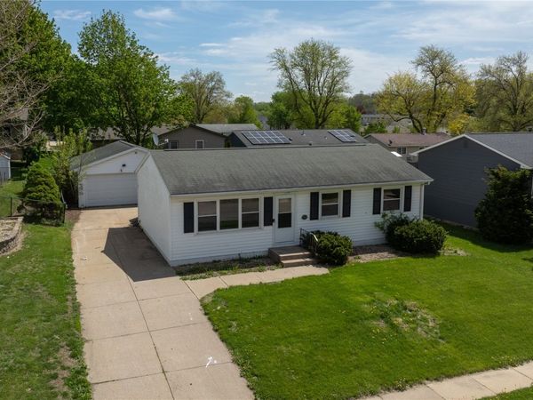 1625 South View NW, Cedar Rapids, IA 52405