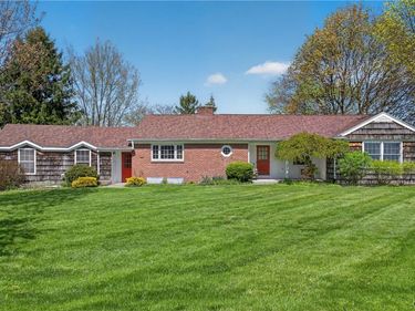 7881 Salt Springs Road, Fayetteville, NY 13066