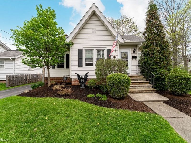 1207 Irene Road, Lyndhurst, OH 44124 Photo 2