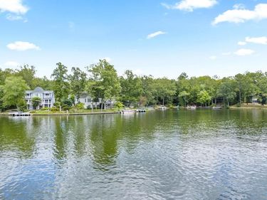 4 LAKEVIEW CIR, PALMYRA, VA 22963