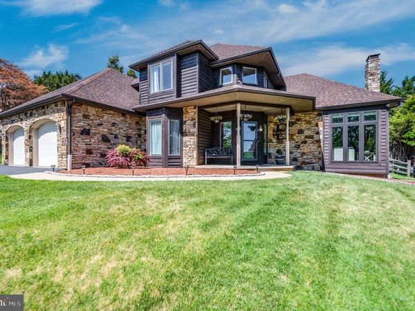 24 SYCAMORE DRIVE, READING, PA 19606