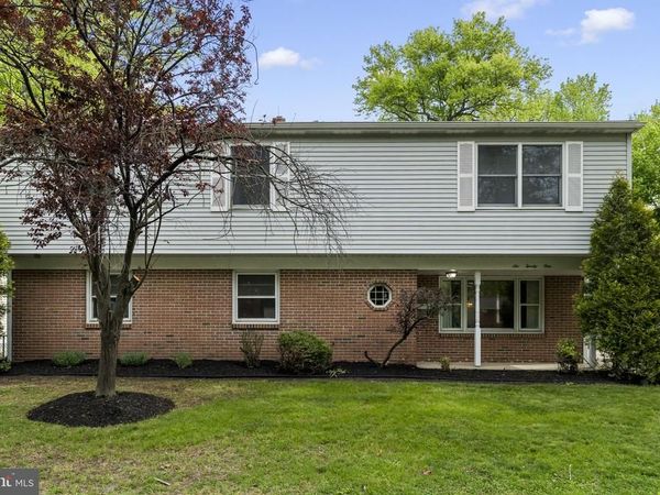 621 S FORKLANDING ROAD , MAPLE SHADE, NJ 08052