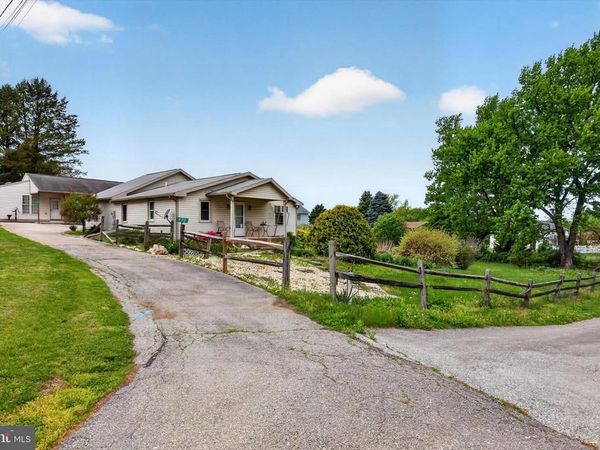 933 CENTENNIAL AVENUE, HANOVER, PA 17331