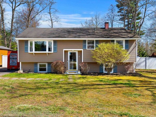 15 Bradford Drive, Merrimack, NH 03054