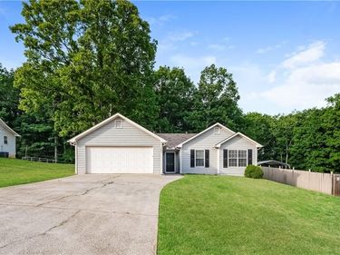3685 E Bolding Road, Flowery Branch, GA 30542