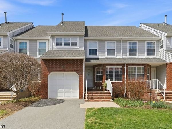 1403 Moonlight Ct, Washington, NJ 07840