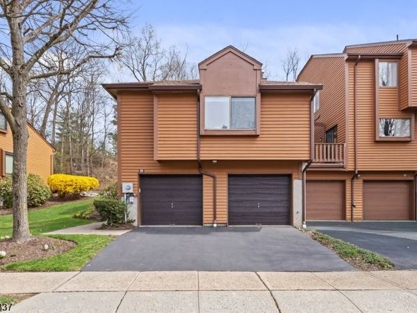 25 Flintlock Ter, Rockaway, NJ 07866