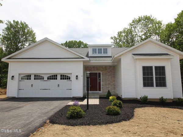 13 Wyatt's Way, Clifton Park, NY 12065