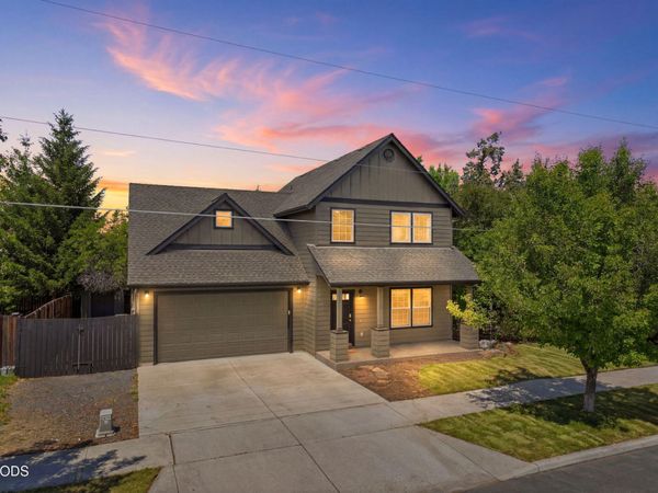 1494 NE Rumgay Lane, Bend, OR 97701