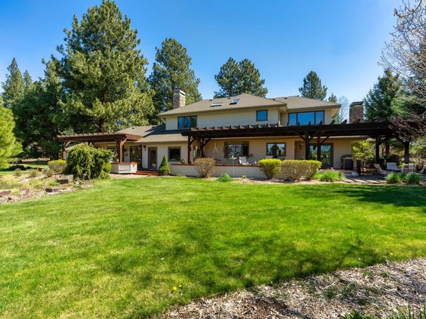 60350 Arnold Market Road, Bend, OR 97702