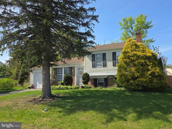 3911 SANDRA DRIVE, YORK, PA 17402