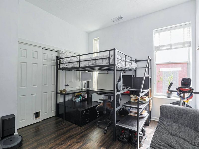 985 Paradrome Street, Unit B, Cincinnati, OH 45202 Photo 12