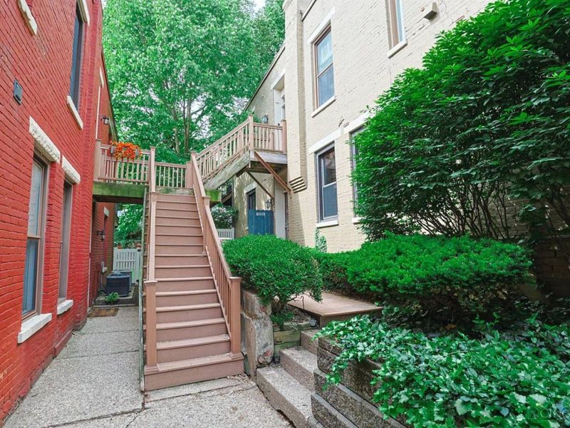 985 Paradrome Street, Unit B, Cincinnati, OH 45202 Photo 2
