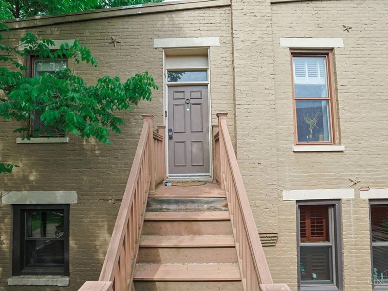 985 Paradrome Street, Unit B, Cincinnati, OH 45202 Photo 3