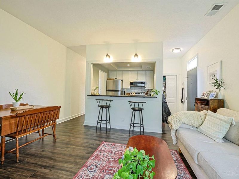 985 Paradrome Street, Unit B, Cincinnati, OH 45202 Photo 6