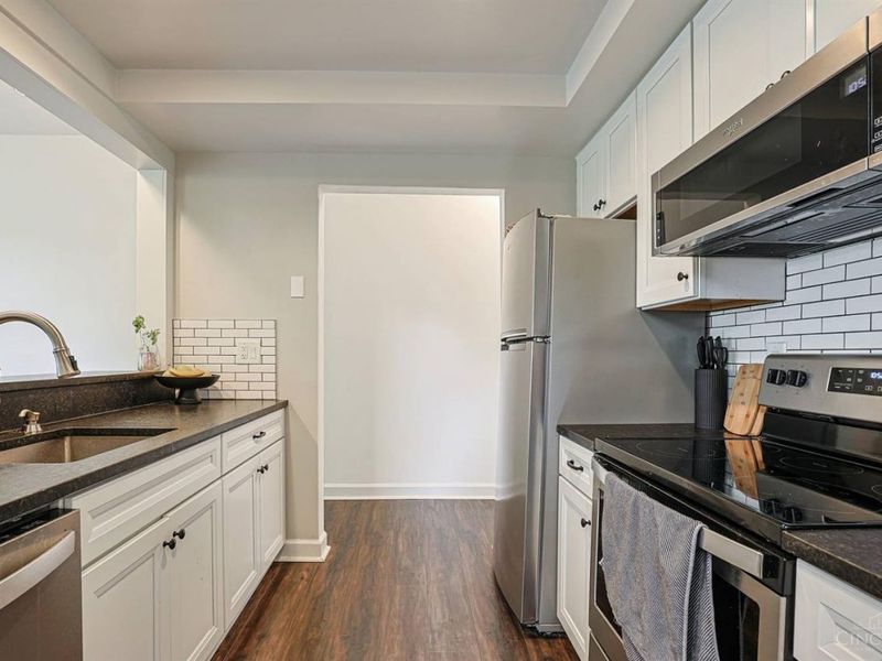 985 Paradrome Street, Unit B, Cincinnati, OH 45202 Photo 7