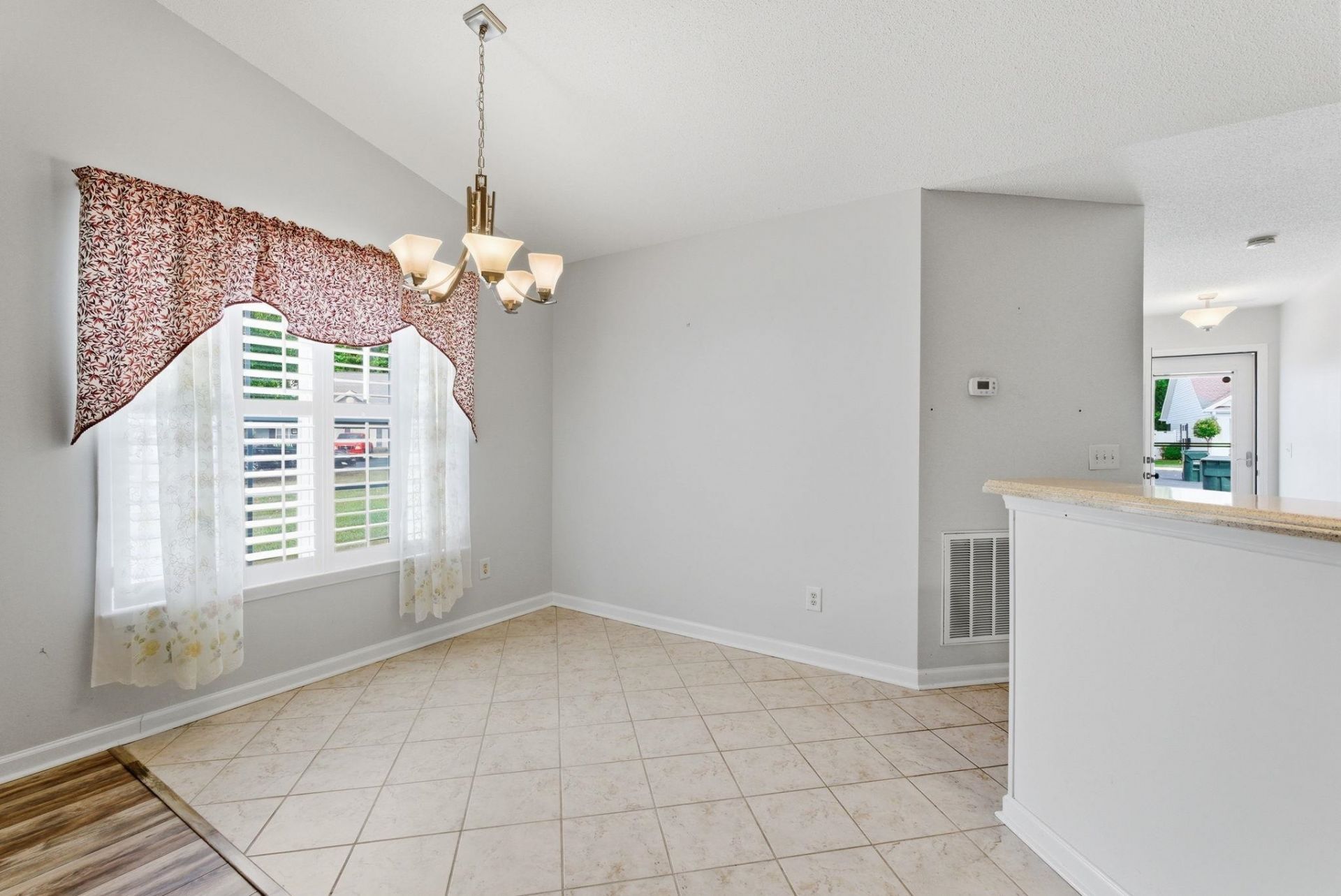 300 Country Manor Dr. Photo 12