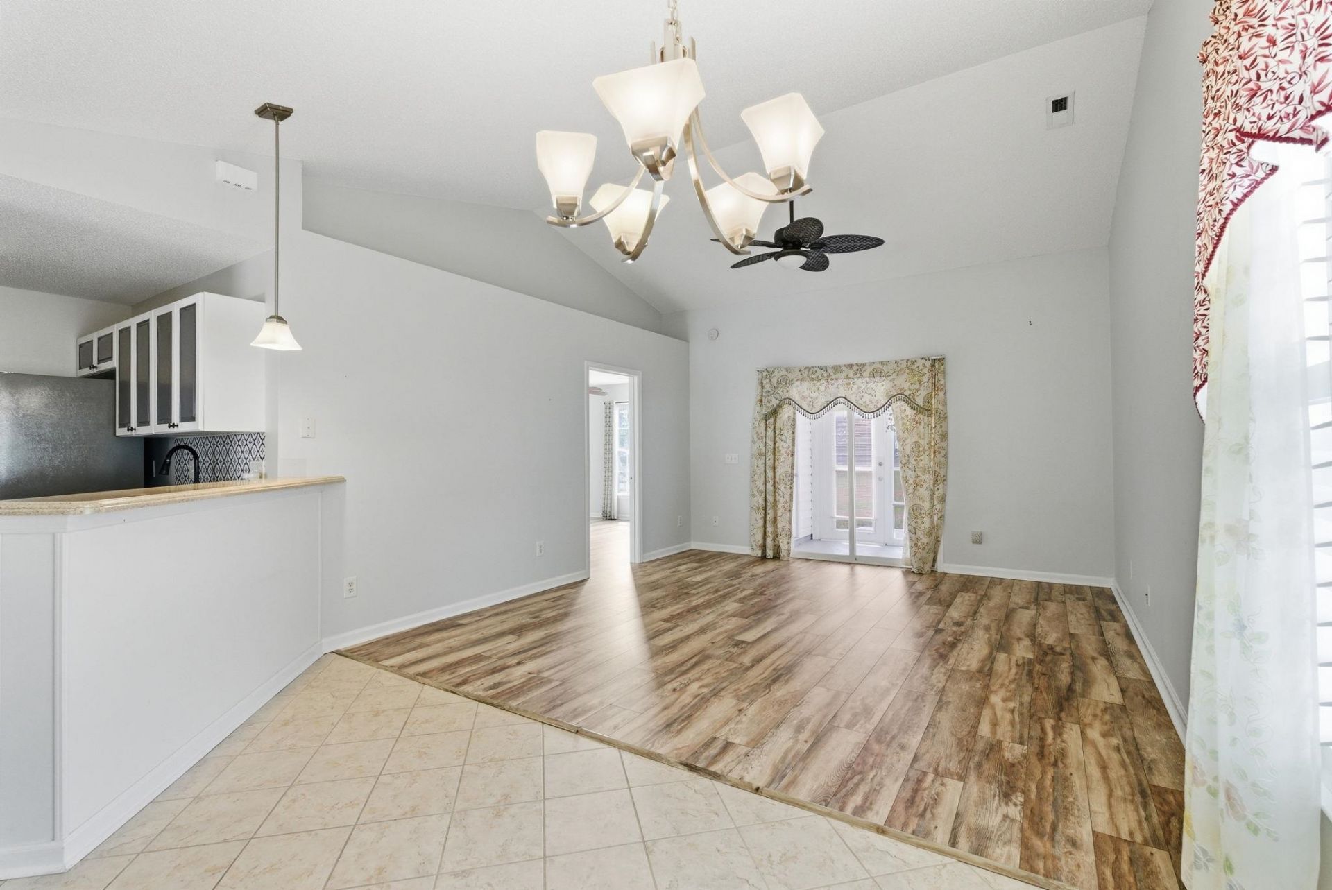 300 Country Manor Dr. Photo 15