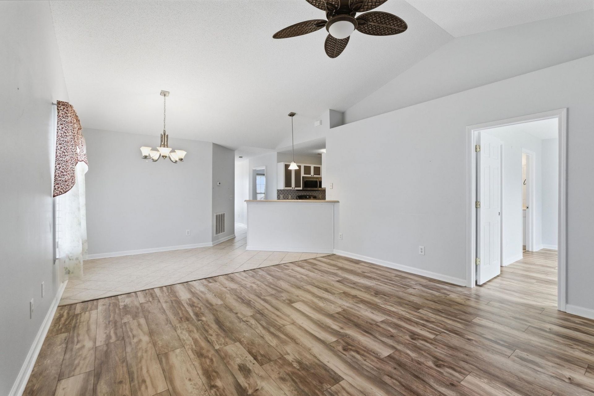 300 Country Manor Dr. Photo 18