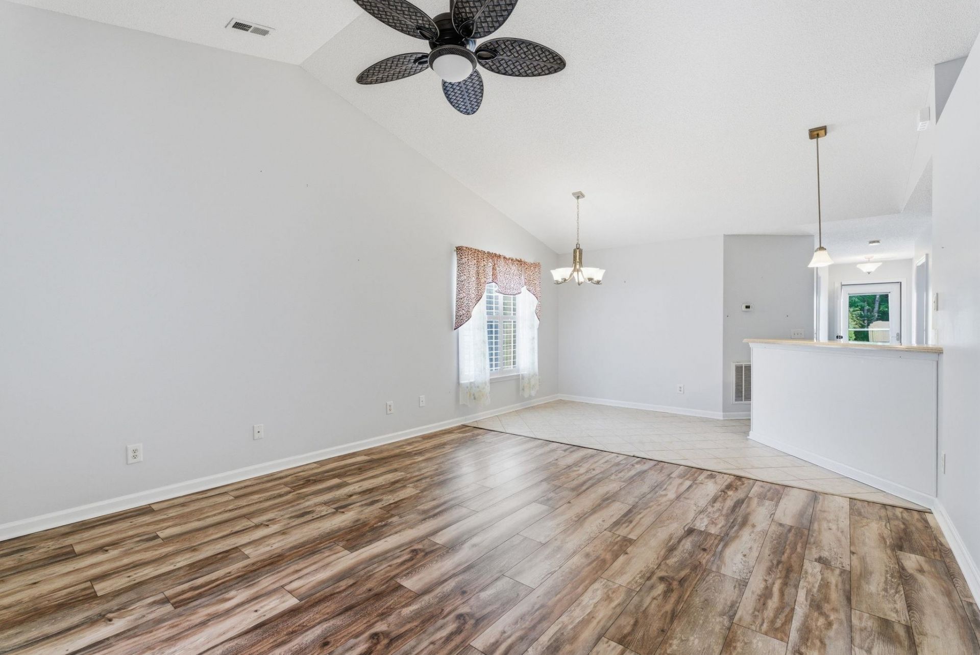 300 Country Manor Dr. Photo 19