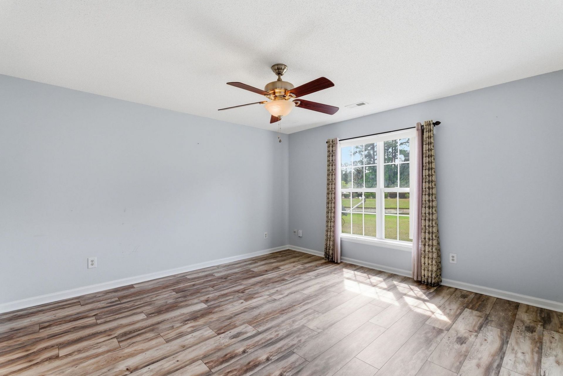 300 Country Manor Dr. Photo 23