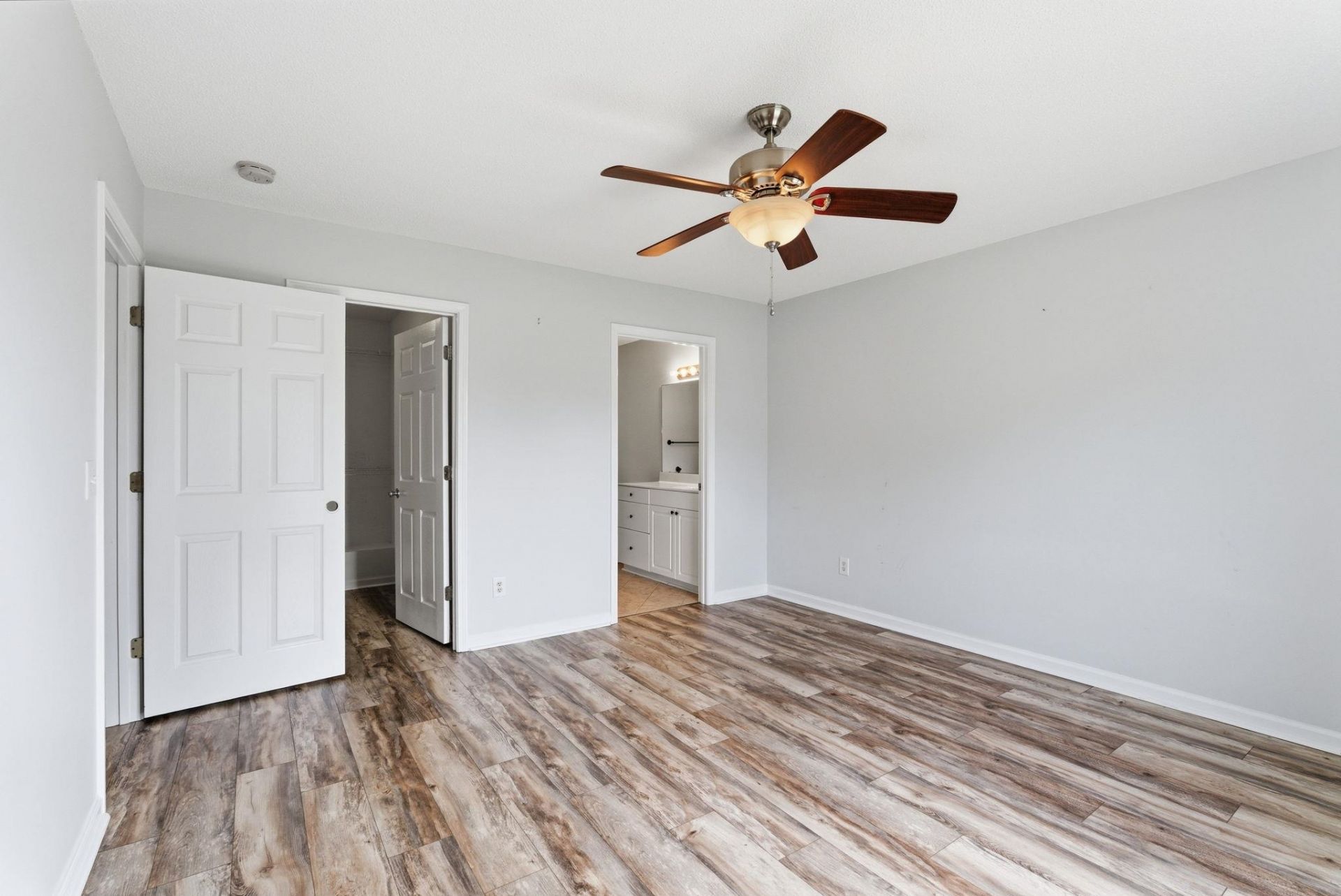 300 Country Manor Dr. Photo 26