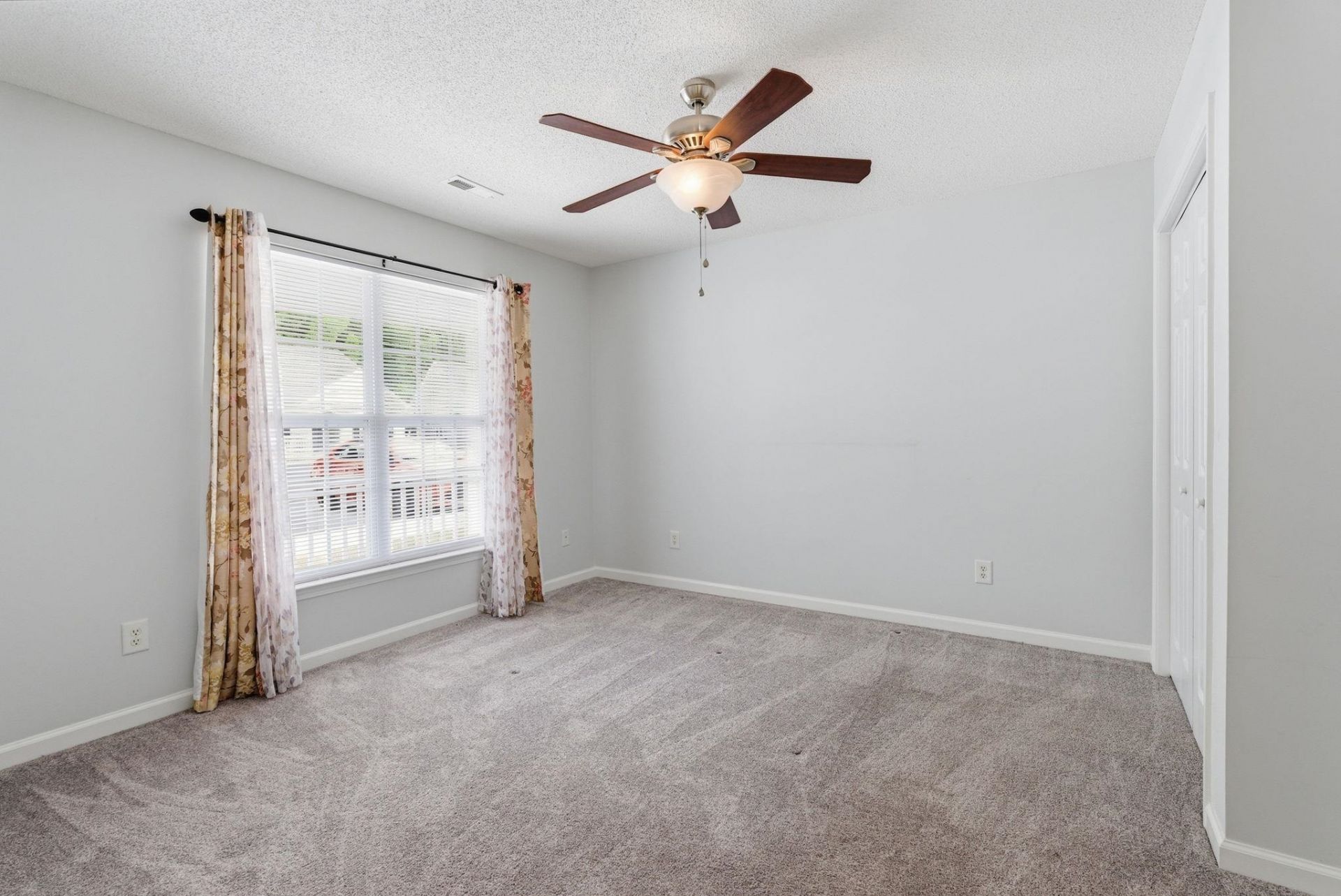 300 Country Manor Dr. Photo 37