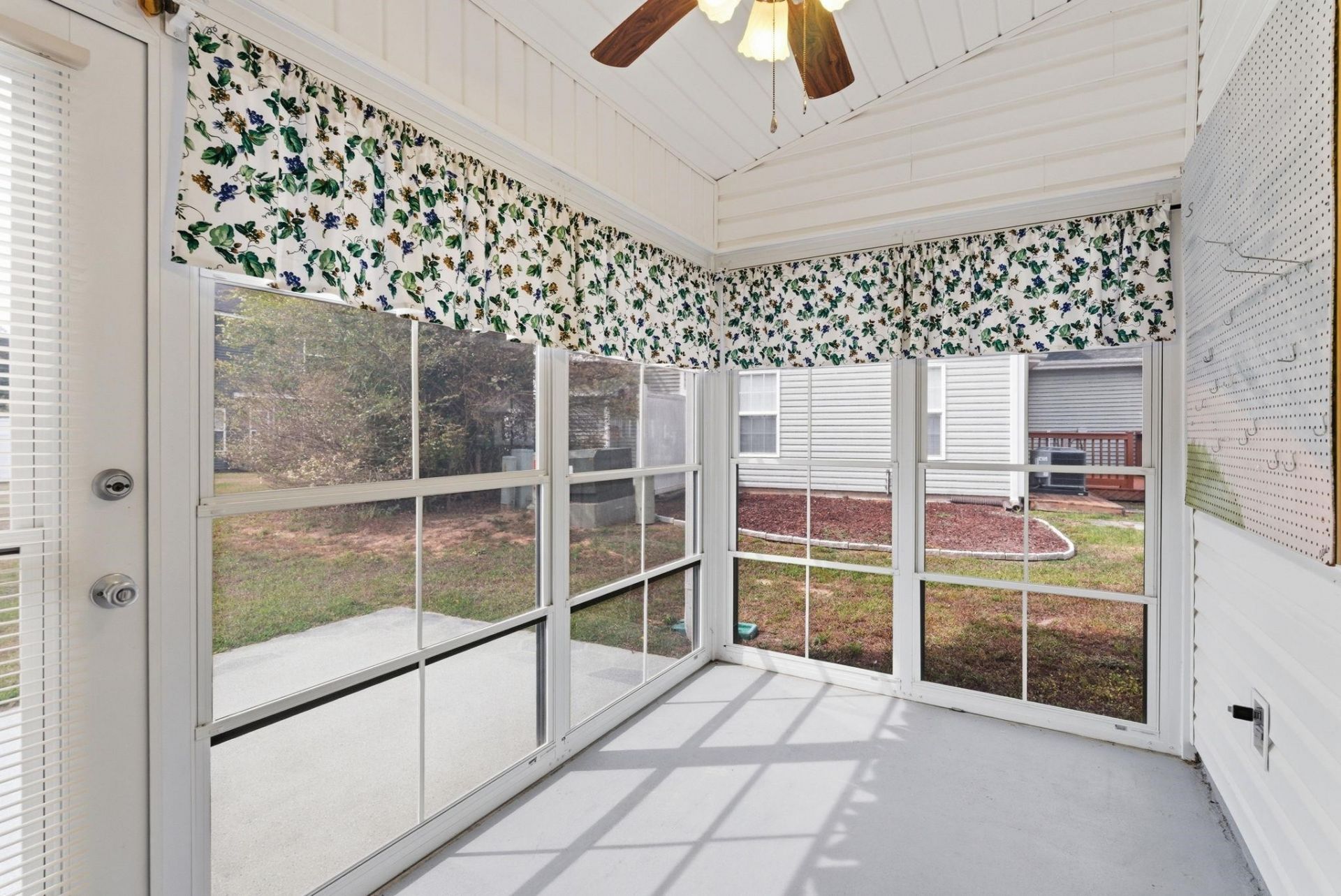 300 Country Manor Dr. Photo 40