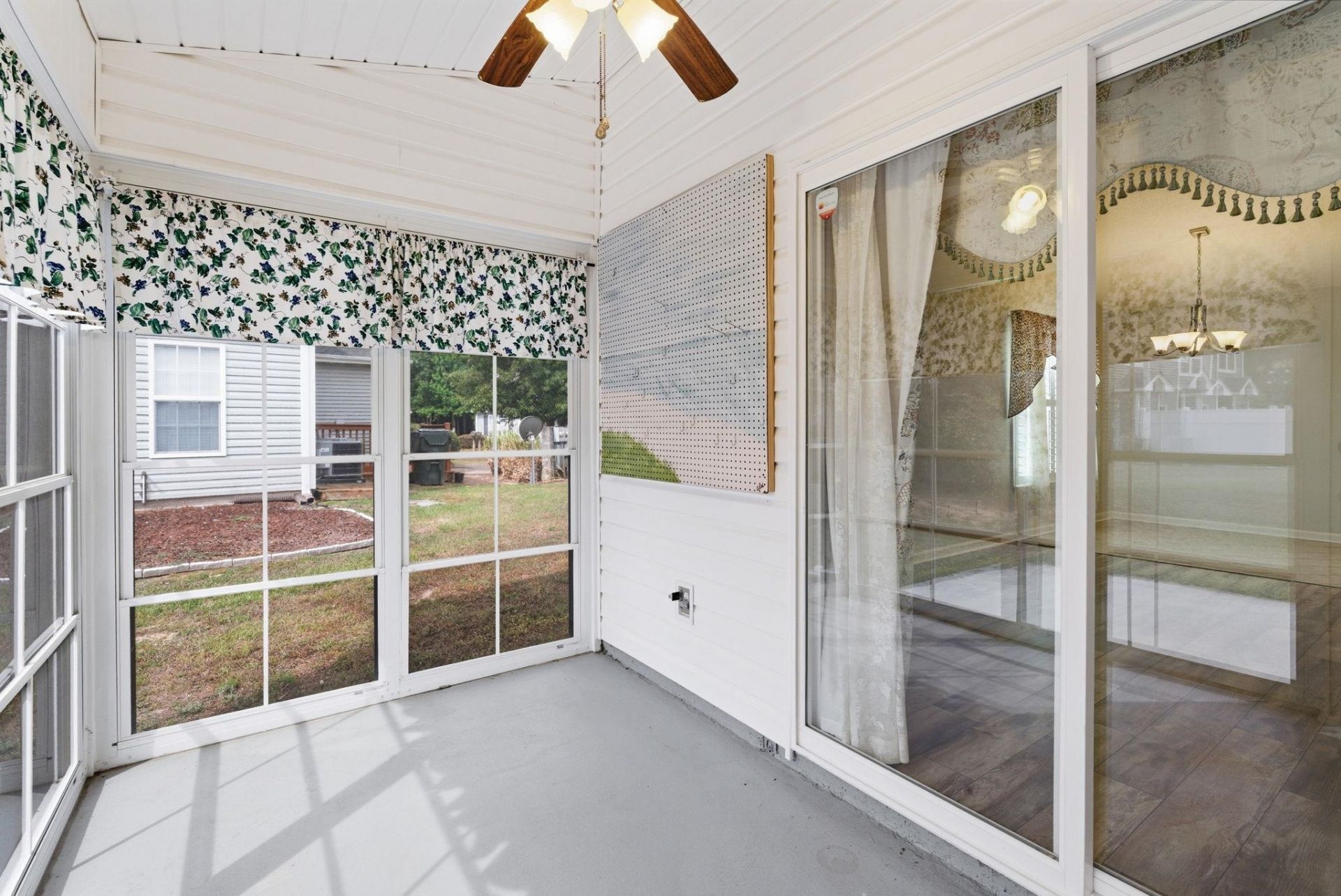 300 Country Manor Dr. Photo 41