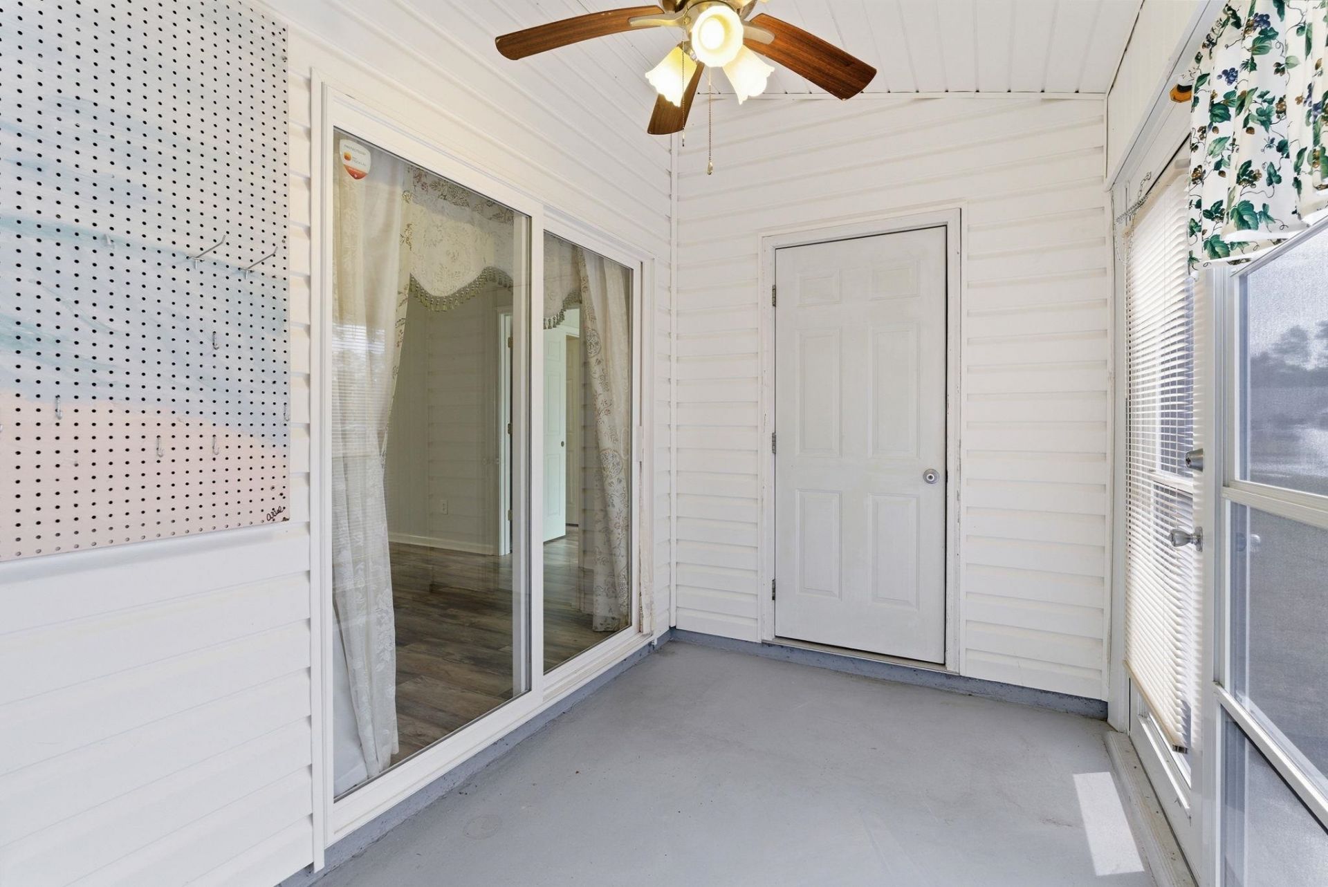 300 Country Manor Dr. Photo 42