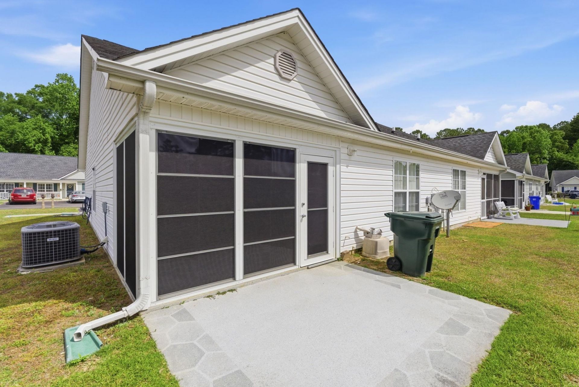 300 Country Manor Dr. Photo 44