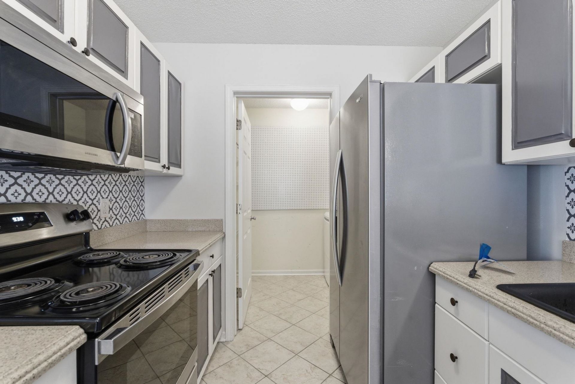 300 Country Manor Dr. Photo 8