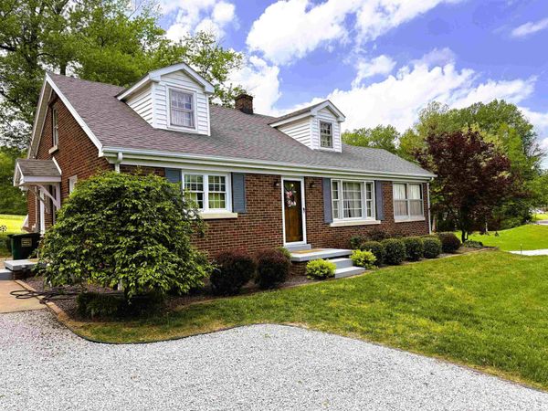 3210 Mesker Park Drive, Evansville, IN 47720