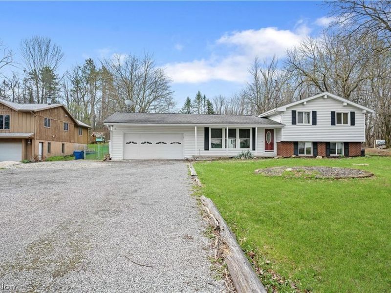 2862 Byron Drive, North Canton, OH 44720 Photo 2