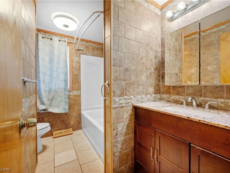 2862 Byron Drive, North Canton, OH 44720 Photo 7