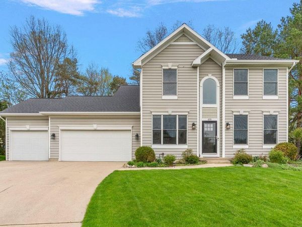 1070 Huckleberry Lane SE, Grand Rapids, MI 49546