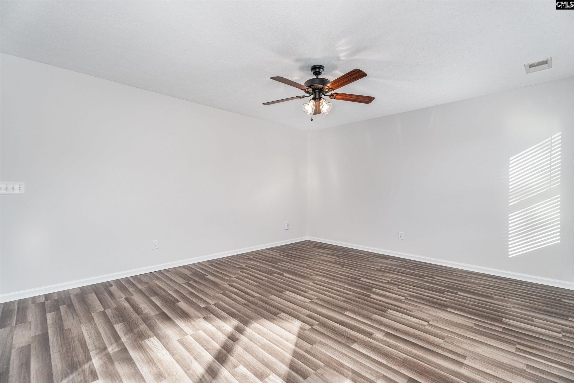 218 Meades Court Photo 11