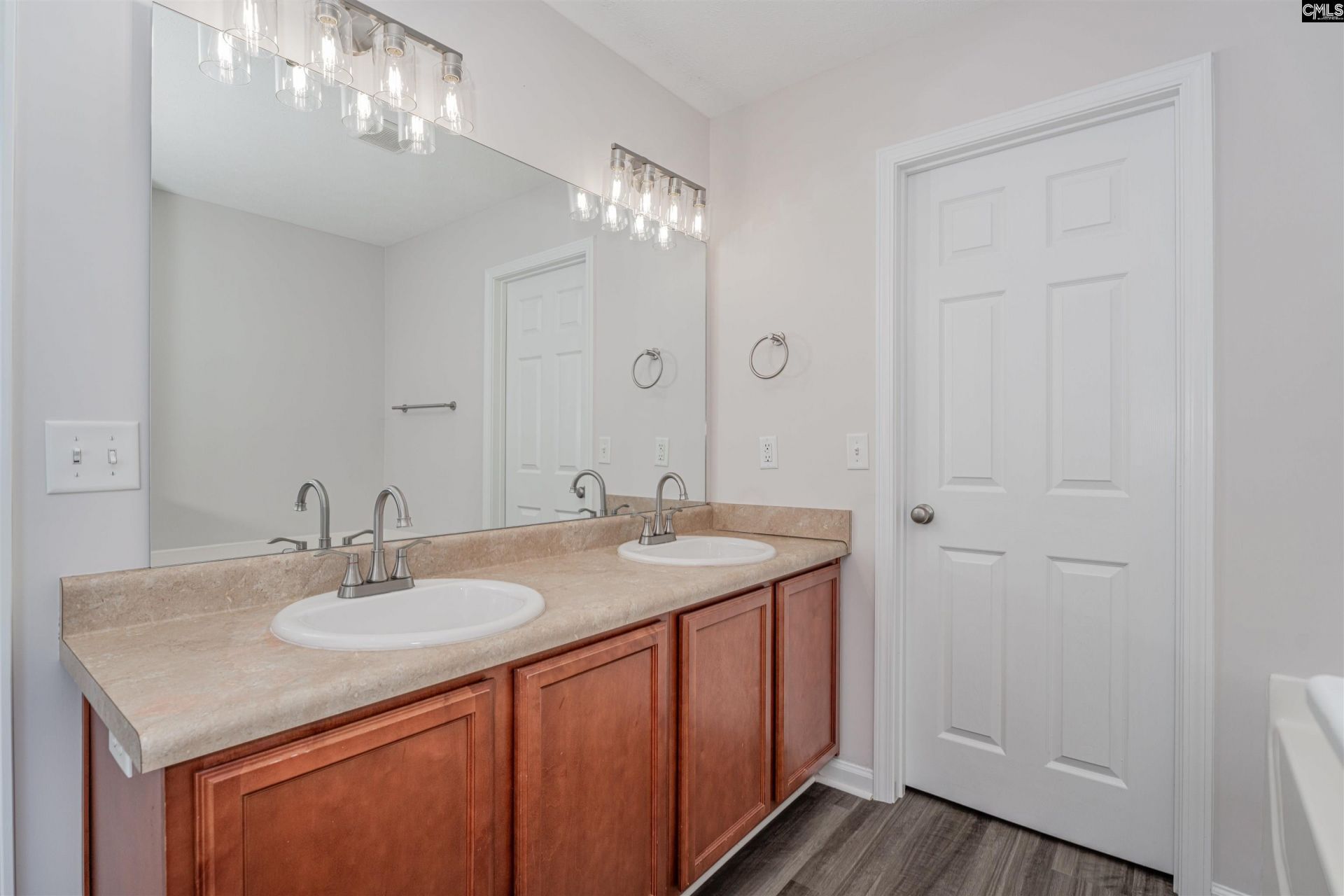 218 Meades Court Photo 23