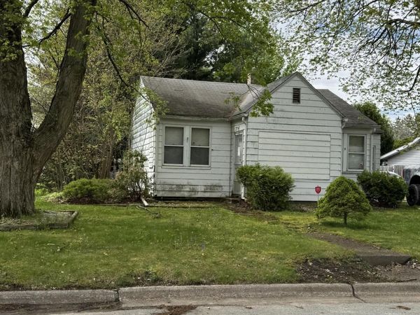 1308 Greenway Street , La Porte, IN 46350