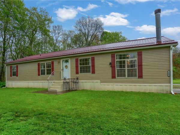 123 Merle Ln , New Castle, PA 16101