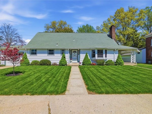 221 E Edgewood Avenue, New Castle, PA 16105