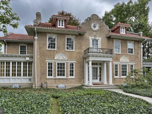 2 E HIGH STREET, LEBANON, PA 17042