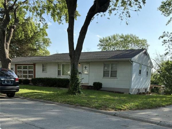 78 Oakdale Avenue , St Charles, MO 63301