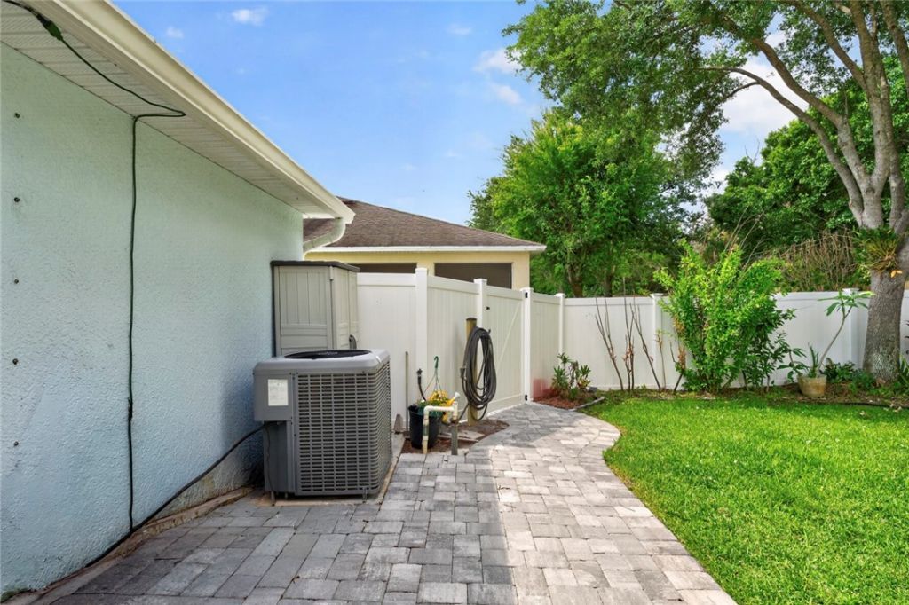 2105 46th Avenue, Vero Beach, FL 32966 Photo