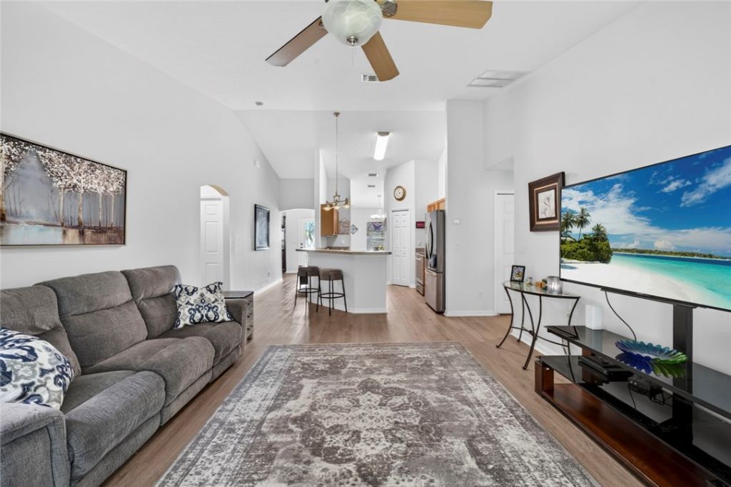 2105 46th Avenue, Vero Beach, FL 32966 Photo