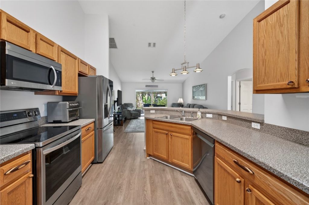 2105 46th Avenue, Vero Beach, FL 32966 Photo