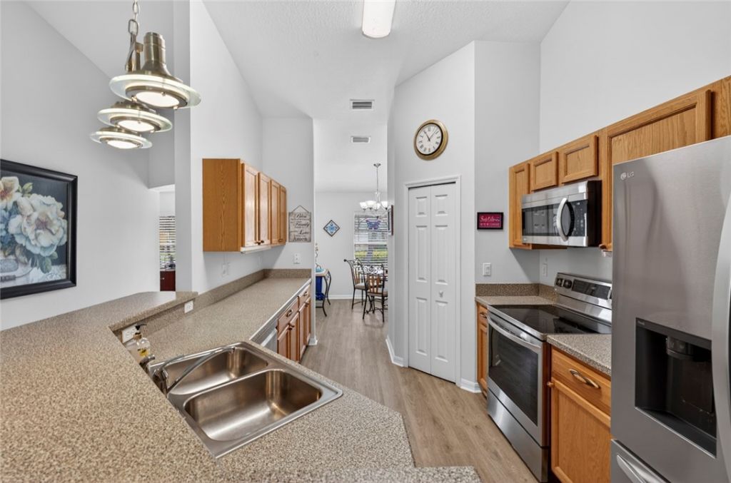 2105 46th Avenue, Vero Beach, FL 32966 Photo