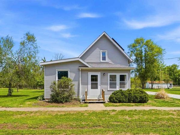 400 N Farmer St, Brighton, IA 52540